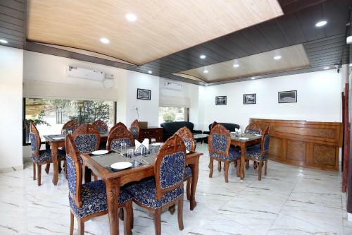 Capital O 12767 Hotel Grand Chinar