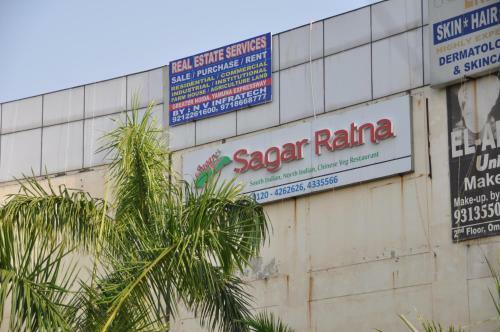 Hostal Luxurious Affordable Serviced Apt Parichowk/expomart/expressway Noida