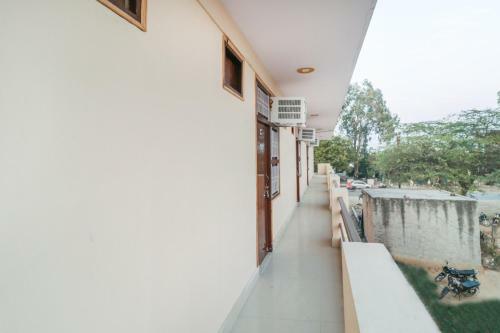 Oyo 65475 Raj Hotel And Restaurant