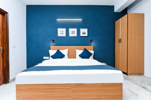 Hotel Vaccinated Staff - Silverkey Executive Stays 38651 Sector56