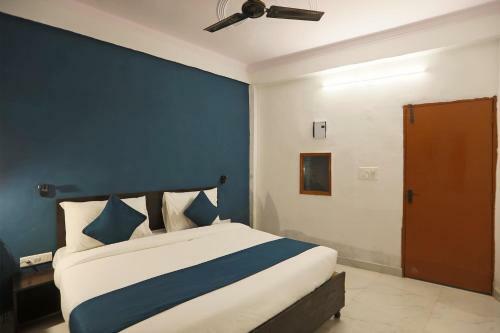 Oyo Flagship 77712 New Hotel Royal King 2
