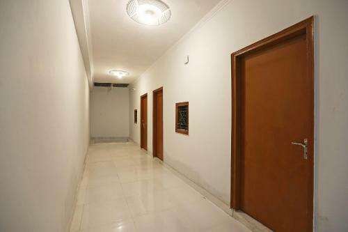 Oyo Flagship 77712 New Hotel Royal King 2