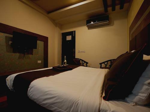 Collection O 81936 Hotel Dreamz Inn