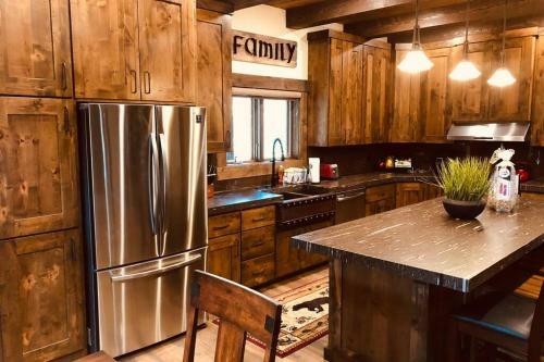 Yellowstone Crossing Lodge