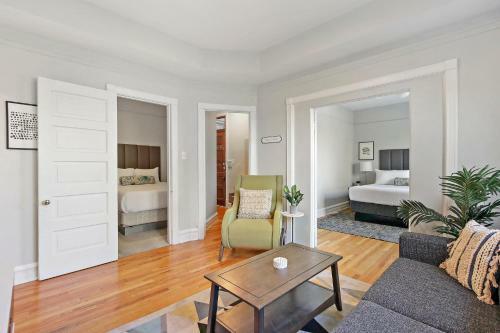 Apartamento Bright & Comfy 3br Near Resto & Shops