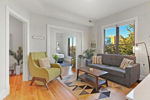 Apartamento Bright & Comfy 3br Near Resto & Shops