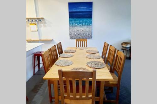 Modern 3 Bedroom Apartment, Beach, Surf & Shops