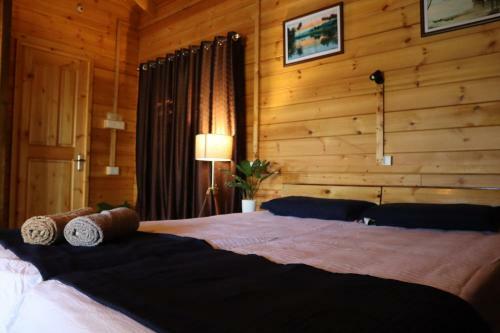 Bed & Breakfast Green Chromide River View Wooden House