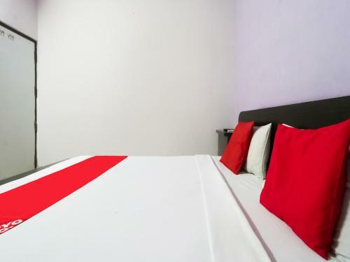 Oyo 81586 Hotel 9th Iris