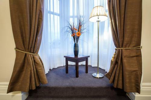 The Duke Of Edinburgh Hotel & Bar