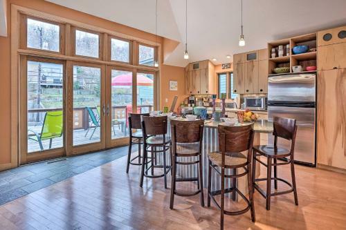 Eclectic Lake Michigan Abode With Loft And Grill!