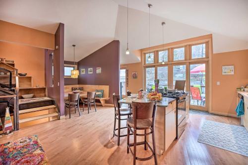 Eclectic Lake Michigan Abode With Loft And Grill!