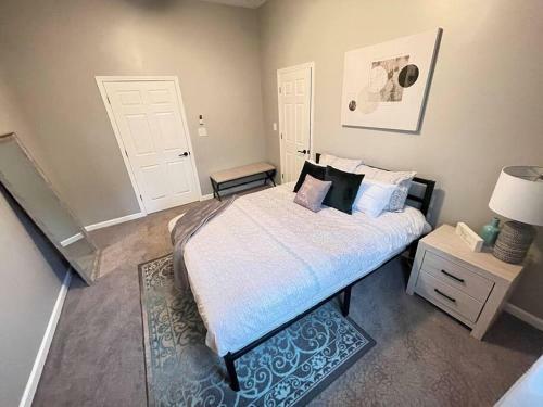 2300+ Sq. Ft. / 5 Min To Downtown & Mass Ave