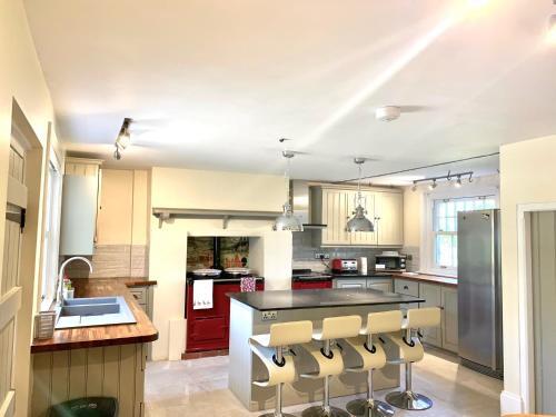 Stunning 6 Bedroom Farmhouse In Hellingly