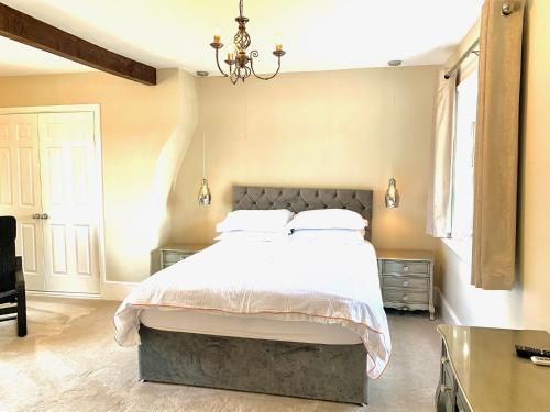 Stunning 6 Bedroom Farmhouse In Hellingly