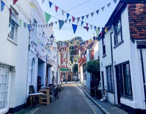 Lovely Hidden Gem Located In St Leonards-on-sea
