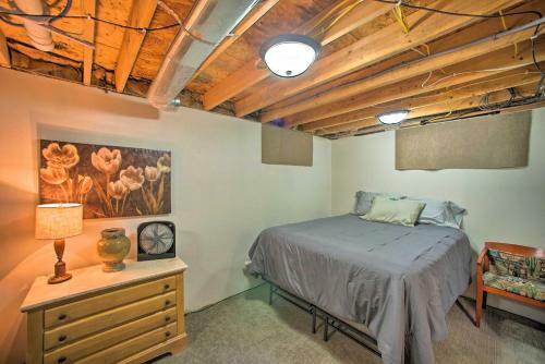 Charming Iowa Abode Near Knoxville Raceway!