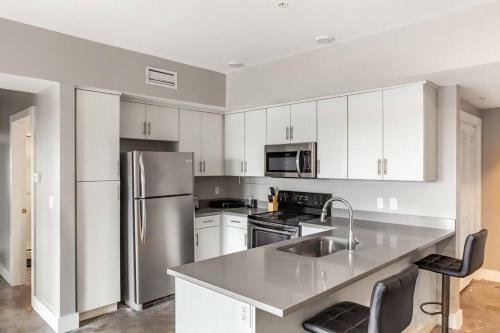 Apartamento ?best 2bdr Loft! Restaurant Attached? Walk To Mass