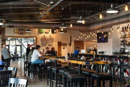 Apartamento ?best 2bdr Loft! Restaurant Attached? Walk To Mass