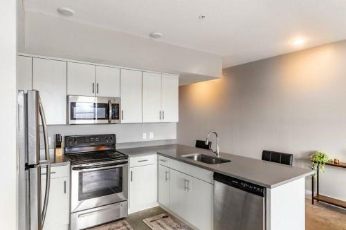 Apartamento ?best 2bdr Loft! Restaurant Attached? Walk To Mass