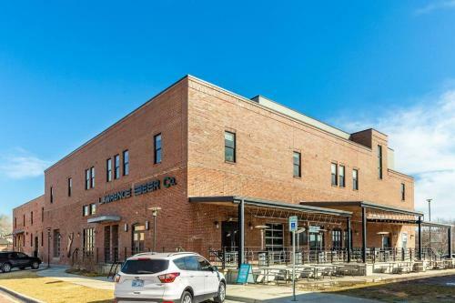 Apartamento ?best 2bdr Loft! Restaurant Attached? Walk To Mass