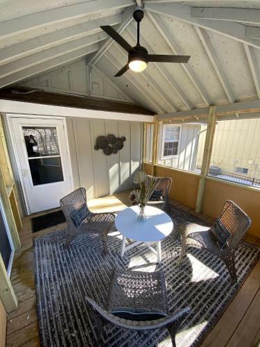Here It Is! Cool Cape Cod-3 Br-2.5 Bath-12 Guests