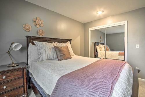 Modern Townhome With Fireplace Near Stoll Park