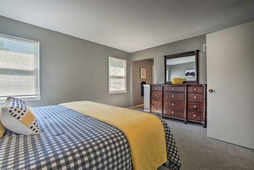 Modern Townhome With Fireplace Near Stoll Park
