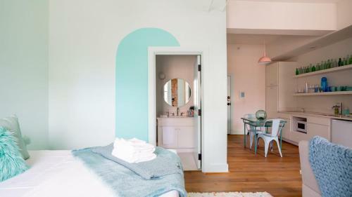 Apartamento Pickle Factory Soda Pop Whimsical Fun Studio