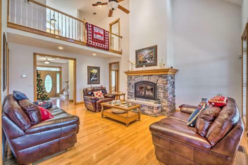Large Lake Cumberland Retreat With Deck Views!