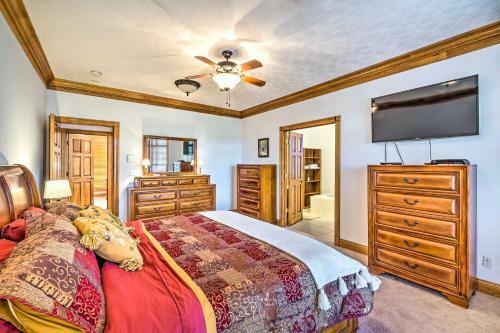 Large Lake Cumberland Retreat With Deck Views!