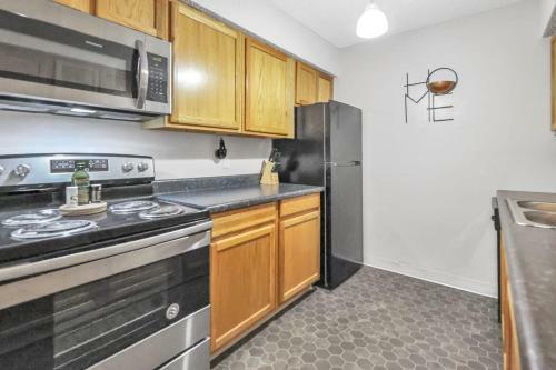Entire Apartment With 75 Walk Score Getaway