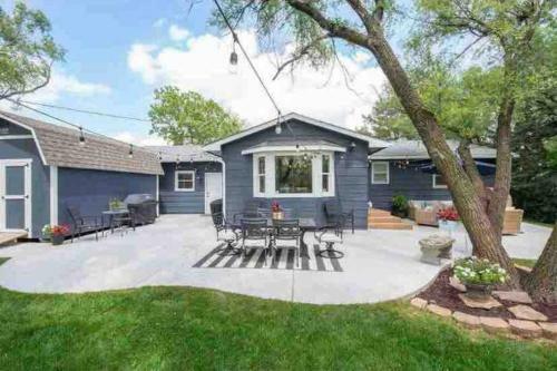 Renovated Oasis, 4 Bedroom/outdoor Dining