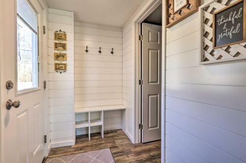 Quaint Creekside Cottage With Porch And Backyard!
