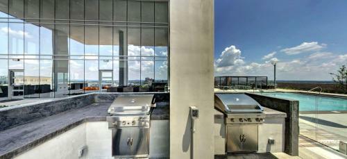 Apartamento Elegant 2br Condo With Sky Pool By Cozysuites