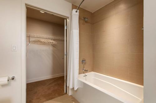 Apartamento Two Luxurious Highrises On The Same Floor By Cozysuites