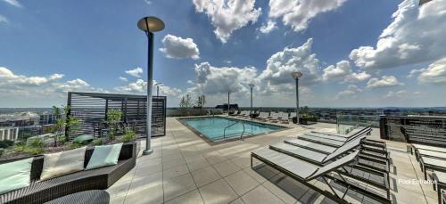Apartamento Two Luxurious Highrises On The Same Floor By Cozysuites