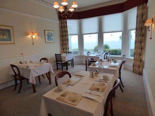 Hostal Douglas Park Guest House