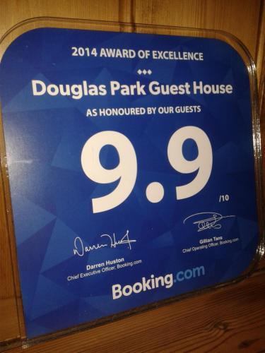 Hostal Douglas Park Guest House