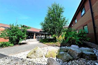 Burleigh Court Hotel And Leisure