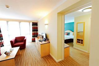 Burleigh Court Hotel And Leisure