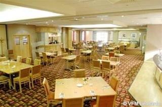 Burleigh Court Hotel And Leisure