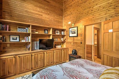 Elegant And Quiet Maine Escape With Sauna And Deck!