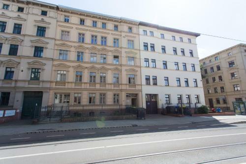 Full House Studios - Hawk Apartment - Netflix, Wifi Inkl