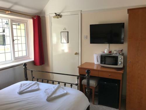 Hostal The Admirals Inn Guest House