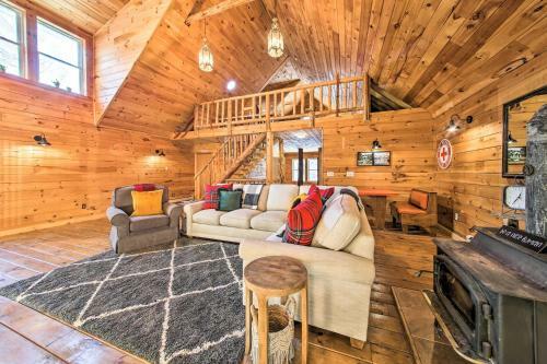 Gorgeous Cabin-style Home Near Rangeley Lake!
