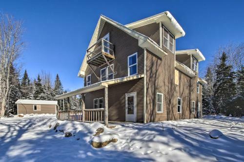 Gorgeous Cabin-style Home Near Rangeley Lake!