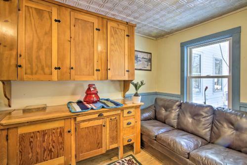 Quaint And Cozy Apartment 12 Mi To Ski Slopes