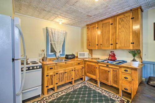Quaint And Cozy Apartment 12 Mi To Ski Slopes
