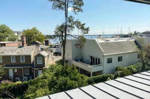 Deep In The Heart Of Crabtown